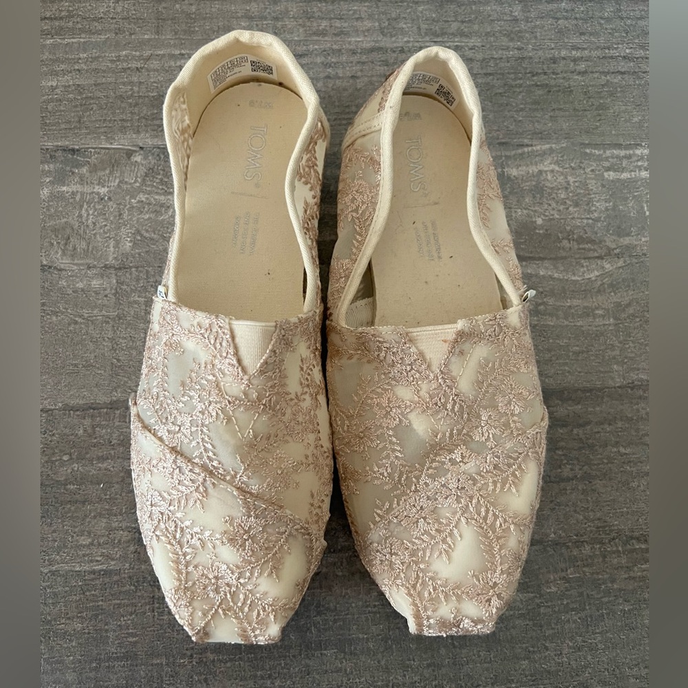 Toms Women’s Natural Hibiscus Metallic Lace Alpargata